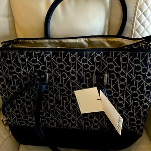 Calvin Klein Navy Signature Travel Tote NWT 17”